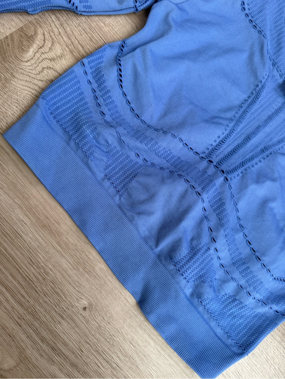 Fabletics Periwinkle Seamless Long Sleeve Crop Top - Picture 3 of 6